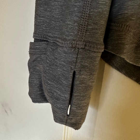 Lululemon grey define jacket size 4 - Picture 4 of 5